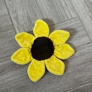 Blooming Bath for Babies Yellow Plush Sunflower with White Trim